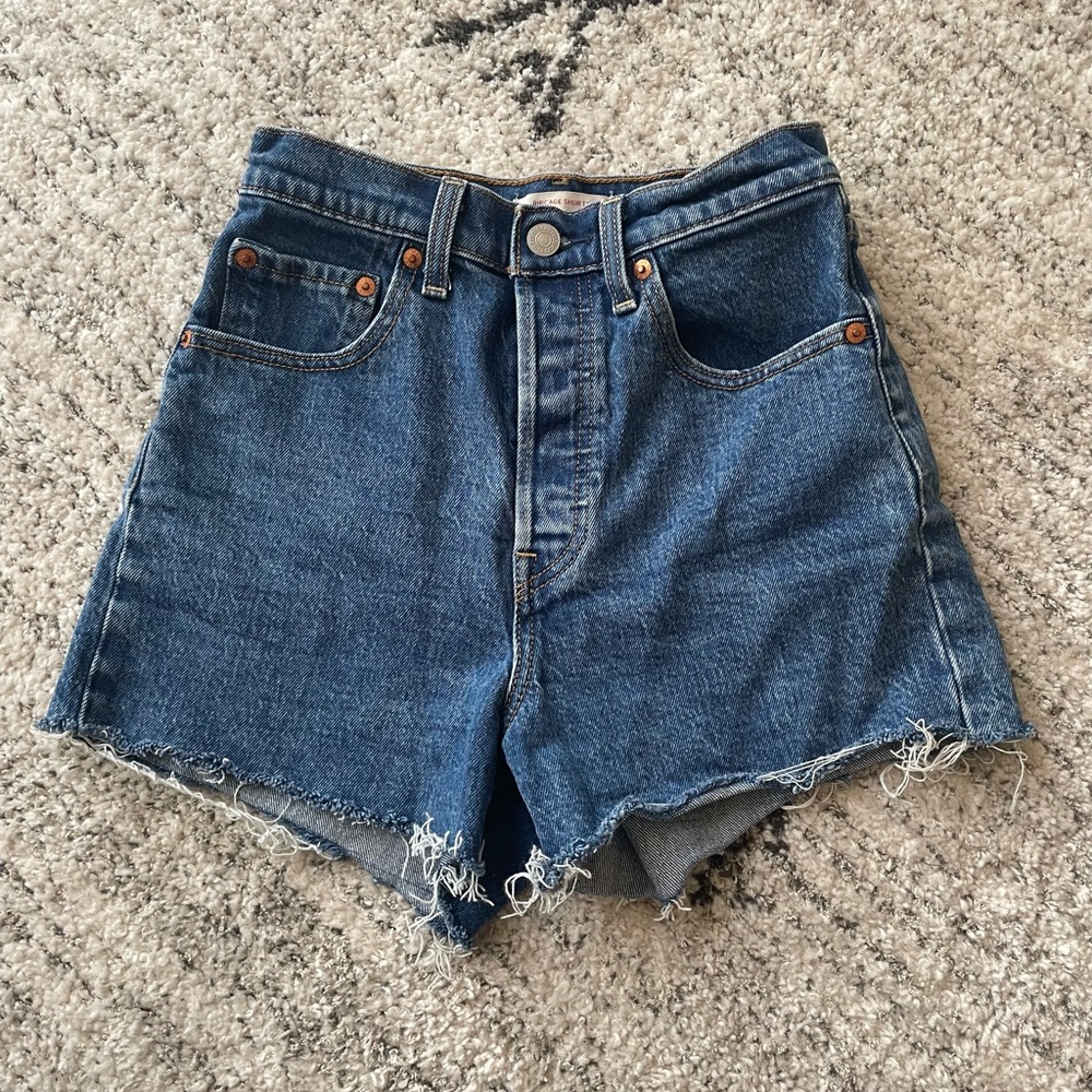 Levi’s rib cage shorts